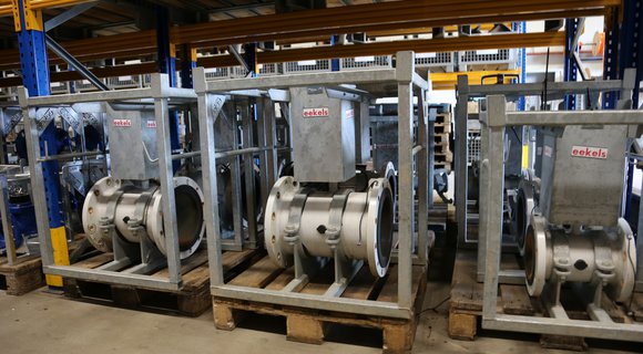 Addition to the rental fleet: new flow meters with a cage frame