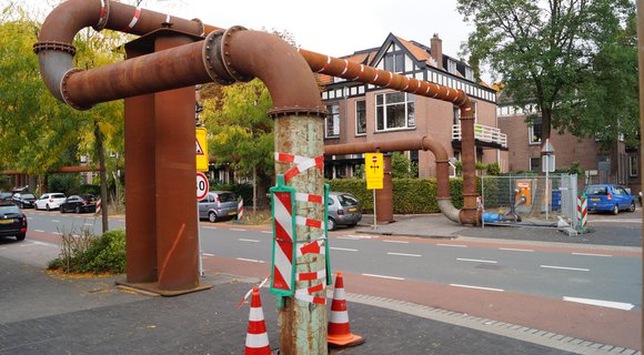 Temporary pump systems and pipe bridges in the centre of Dordrecht